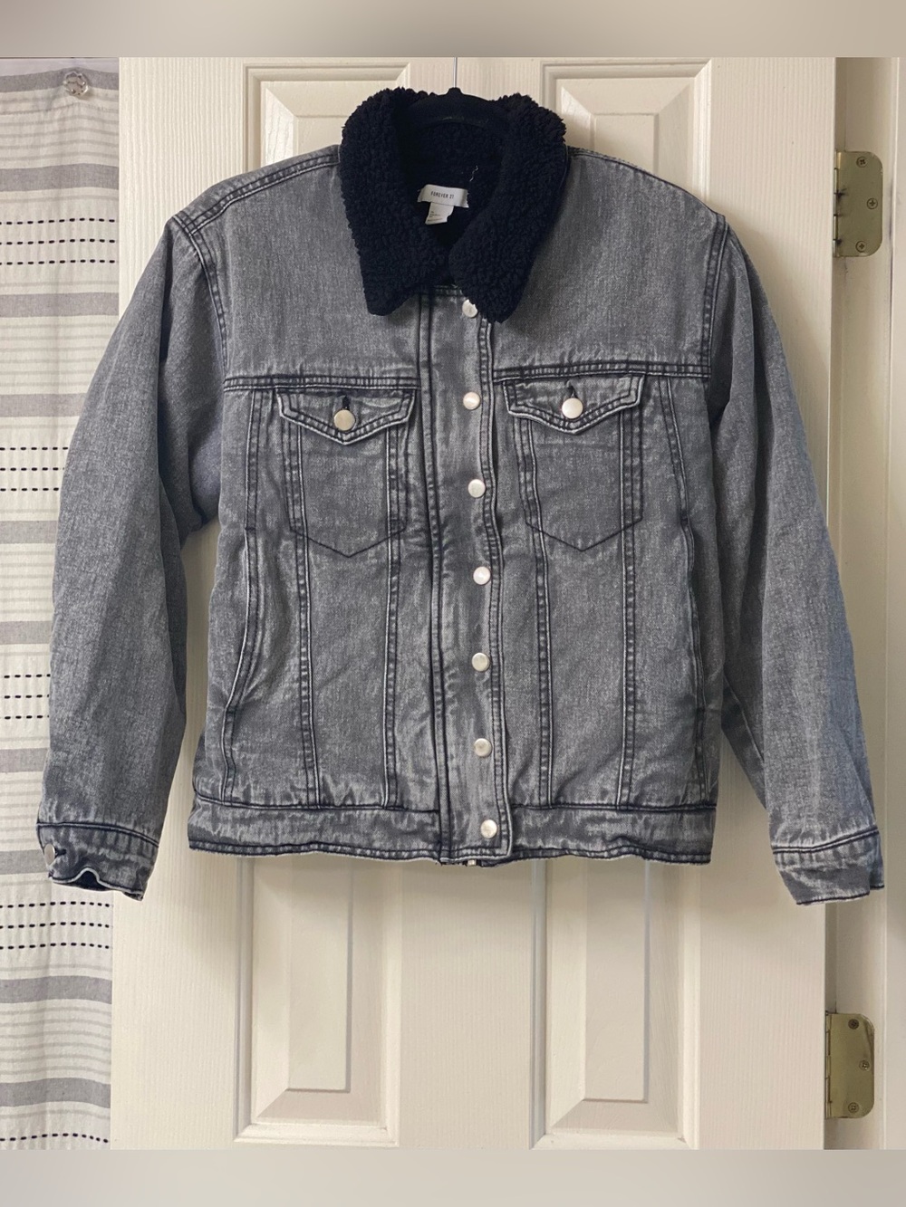 Forever 21 Washed Black/Gray Denim Jacket with Black Sherpa Lining Size Small